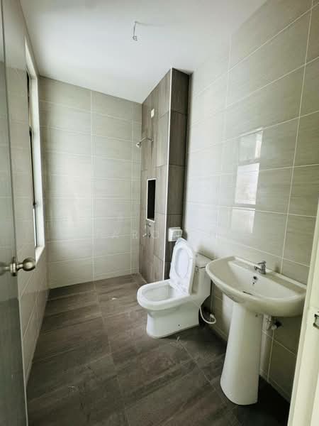 Rumah Teres 2 Tingkat untuk Dijual di Taman Mutiara Rini (Skudai) - Sharon Ng - Bathroom - PropertyGuru.com.my