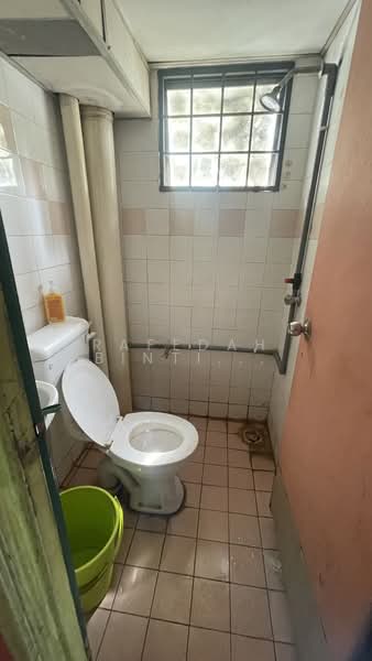 Pangsapuri untuk Dijual di Pangsapuri Perdana - Rafedah Binti Abdul Aziz - Bathroom - PropertyGuru.com.my
