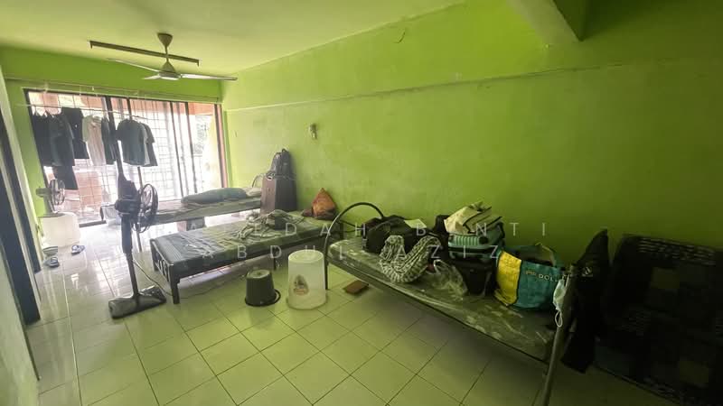 Pangsapuri untuk Dijual di Pangsapuri Perdana - Rafedah Binti Abdul Aziz - Bedroom - PropertyGuru.com.my