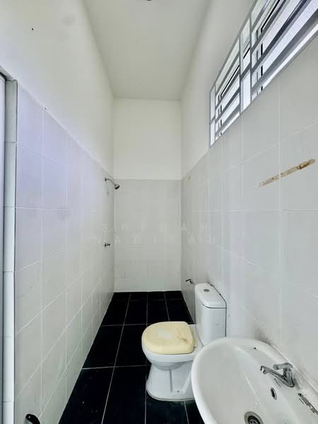 Rumah Berkembar untuk Dijual di Pontian (Johor) - Saedah Napisah - Bathroom - PropertyGuru.com.my