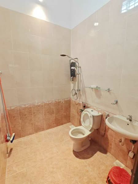 Rumah Teres 2 Tingkat untuk Disewa di Saujana Puchong (Puchong) - Evan Goh - Bathroom - PropertyGuru.com.my