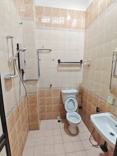 Rumah Teres 2 Tingkat untuk Disewa di Saujana Puchong (Puchong) - Evan Goh - Bathroom - PropertyGuru.com.my