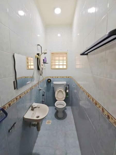 Rumah Teres 2 Tingkat untuk Disewa di Saujana Puchong (Puchong) - Evan Goh - Bathroom - PropertyGuru.com.my