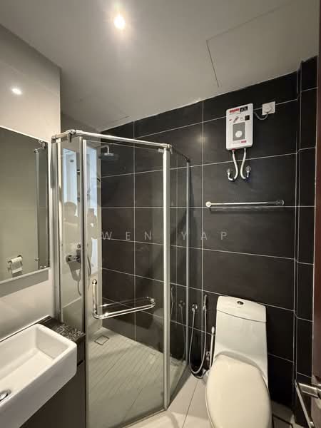 Kondominium untuk Disewa di Kings Bay @ Country Garden Danga Bay - Iwen Yap - Bathroom - PropertyGuru.com.my