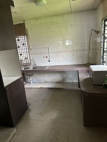 Terraced House for Sale in Petaling Jaya (Selangor) - Sumitra Sabaratnam - Kitchen - PropertyGuru.com.my