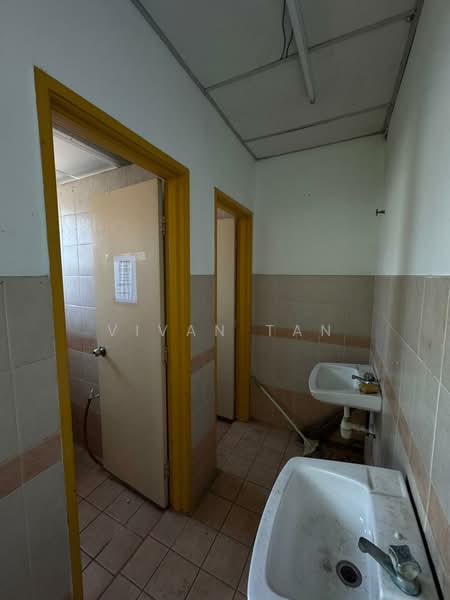Shop / Office for Rent in Off Jalan Meru (Klang) - Vivan Tan - Bathroom - PropertyGuru.com.my