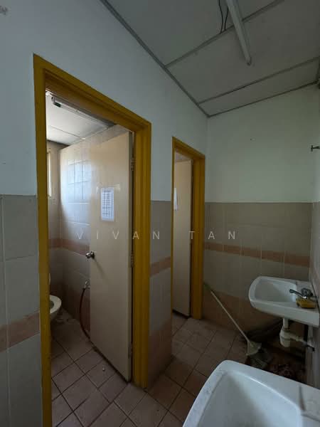 Shop / Office for Rent in Off Jalan Meru (Klang) - Vivan Tan - Bathroom - PropertyGuru.com.my