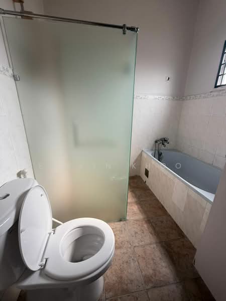 Bungalow for Rent in Taman Desa Country Homes (Rawang) - Evelyn Khoo - Bathroom - PropertyGuru.com.my