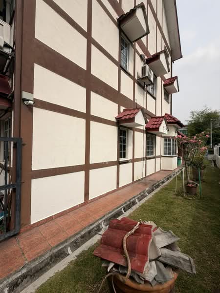 Bungalow for Rent in Taman Desa Country Homes (Rawang) - Evelyn Khoo - Side Land - PropertyGuru.com.my