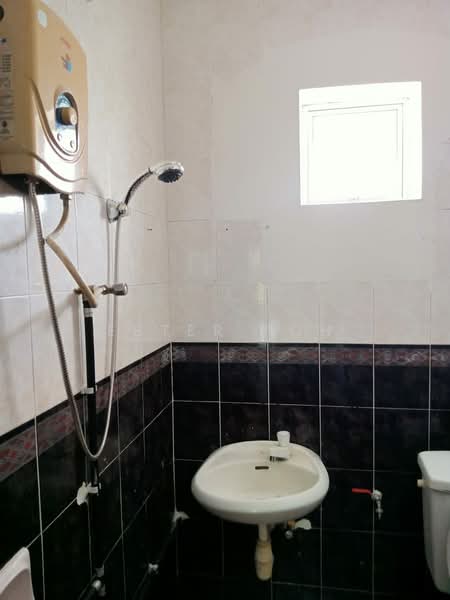 Semi-Detached House for Rent in Seremban 2 (Negeri Sembilan) - Ester Poh - Bathroom - PropertyGuru.com.my