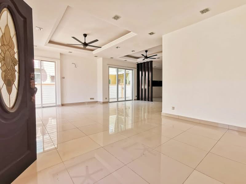 Rumah Berkembar untuk Dijual di Rawang (Selangor) - Tom Yip - Living Room - PropertyGuru.com.my