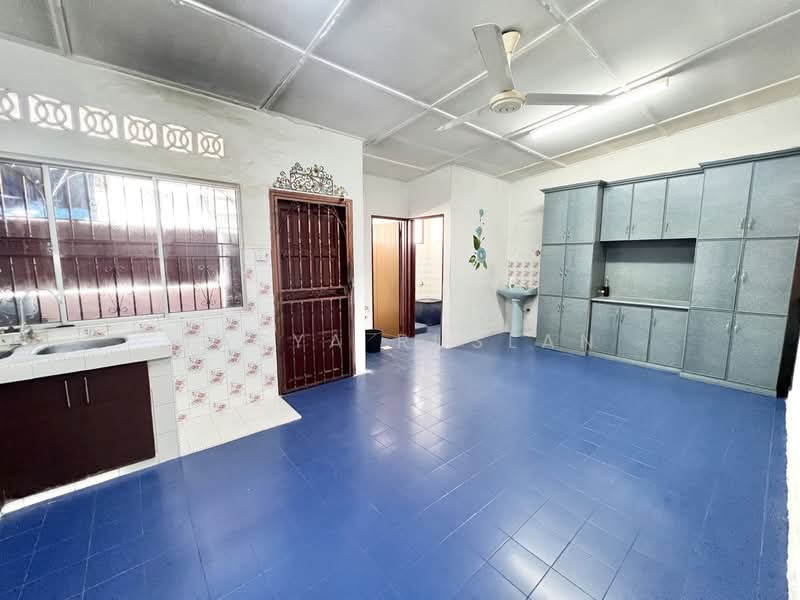 1-storey Terraced House for Sale in Senawang (Negeri Sembilan) - Tasya Ruslan - Kitchen - PropertyGuru.com.my
