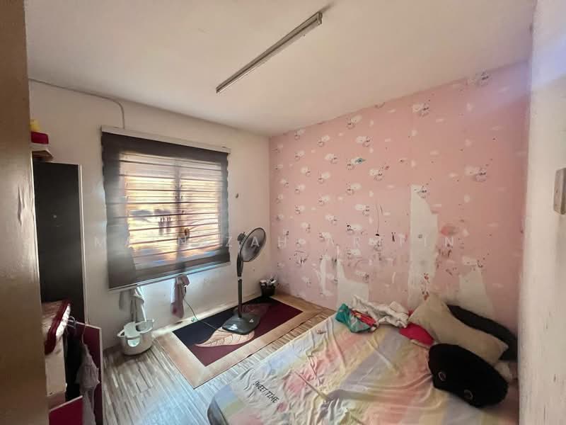 Flat for Sale at Sri Intan - Masnizah Arifin - Bedroom - PropertyGuru.com.my