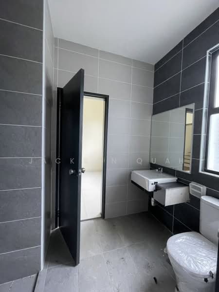 Terraced House for Sale in Saujana (Selangor) - Jackson Quah - Bathroom - PropertyGuru.com.my