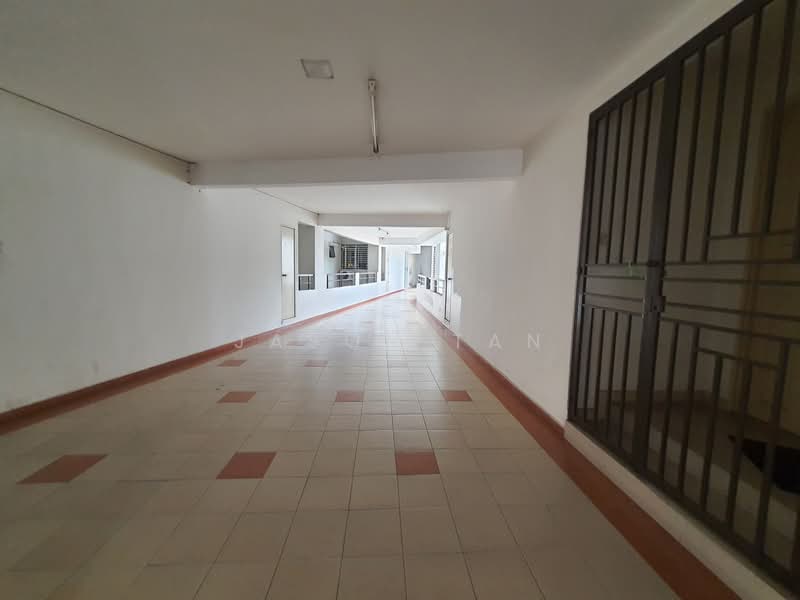 Kondominium untuk Dijual di Savanna Condominium - Jason Tan - Corridor - PropertyGuru.com.my