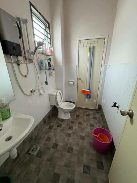 Rumah Teres 2 Tingkat untuk Dijual di Taman Kempas Indah (Tebrau) - Noctis Tan - Bathroom - PropertyGuru.com.my