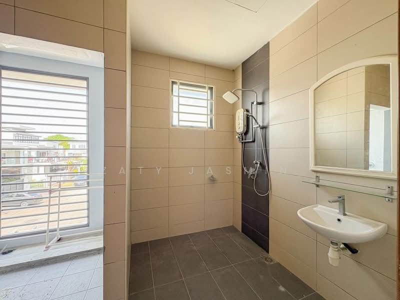 Rumah Berkembar untuk Dijual di Seksyen 5 (Bangi) - Zaty Jasmin - Bathroom - PropertyGuru.com.my