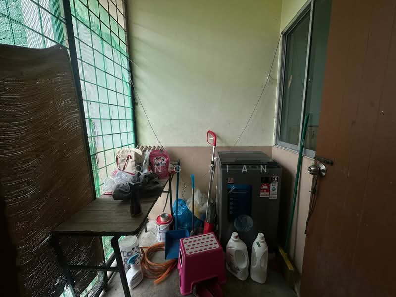 1-storey Terraced House for Sale in Kota Samarahan (Sarawak) - Bong Xian - Balcony - PropertyGuru.com.my