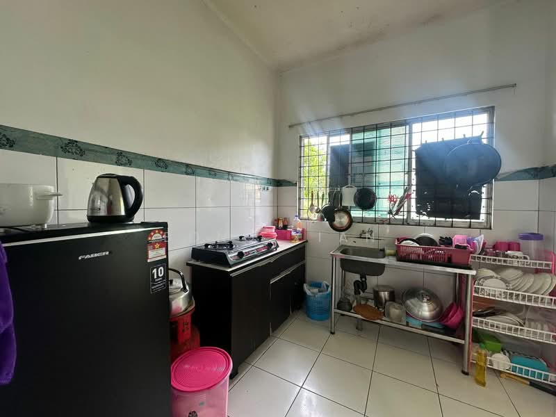 1-storey Terraced House for Sale in Kota Samarahan (Sarawak) - Bong Xian - Kitchen - PropertyGuru.com.my