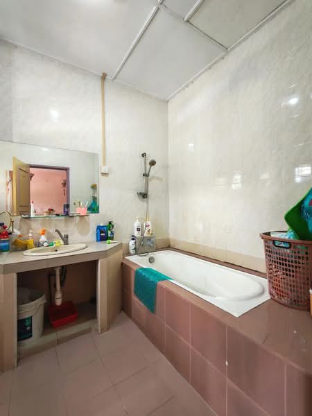 2-storey Terraced House for Sale in Taman Pelangi Indah (Ulu Tiram) - Jayden Ng - Bathroom - PropertyGuru.com.my