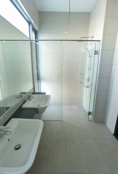 Semi-Detached House for Sale in Taman Molek (Johor Bahru) - Wong Ouray - Bathroom - PropertyGuru.com.my