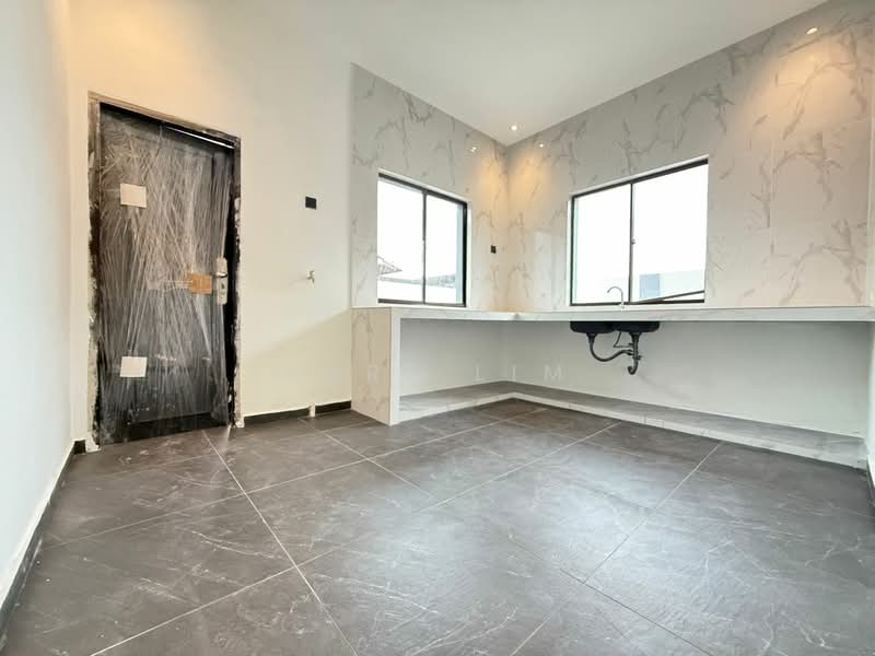 Semi-Detached House for Sale in Taman Mutiara (Ulu Tiram) - Karl Lim - Kitchen - PropertyGuru.com.my