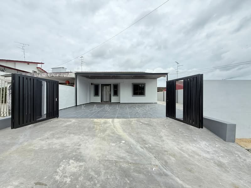 Semi-Detached House for Sale in Taman Mutiara (Ulu Tiram) - Karl Lim - Exterior - PropertyGuru.com.my