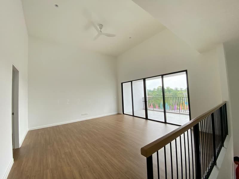 3-storey Terraced House for Sale in Seksyen U15 (Shah Alam) - Izzati Radin - Living Room - PropertyGuru.com.my