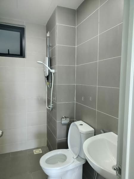 Kondominium untuk Dijual di Green Park Residence - Y.H. Lee - Bathroom - PropertyGuru.com.my