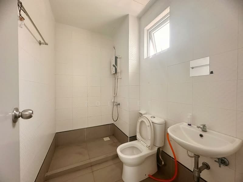 Service Residence for Sale at Seasons Amara Larkin - Zoe Lee - Bathroom - PropertyGuru.com.my