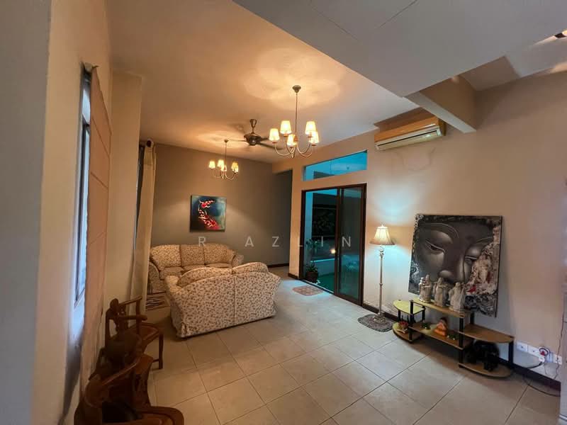 Rumah Teres untuk Dijual di Bukit Jelutong (Shah Alam) - R Azlin - Living Room - PropertyGuru.com.my
