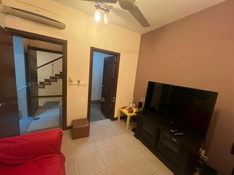Rumah Teres untuk Dijual di Bukit Jelutong (Shah Alam) - R Azlin - Living Room - PropertyGuru.com.my