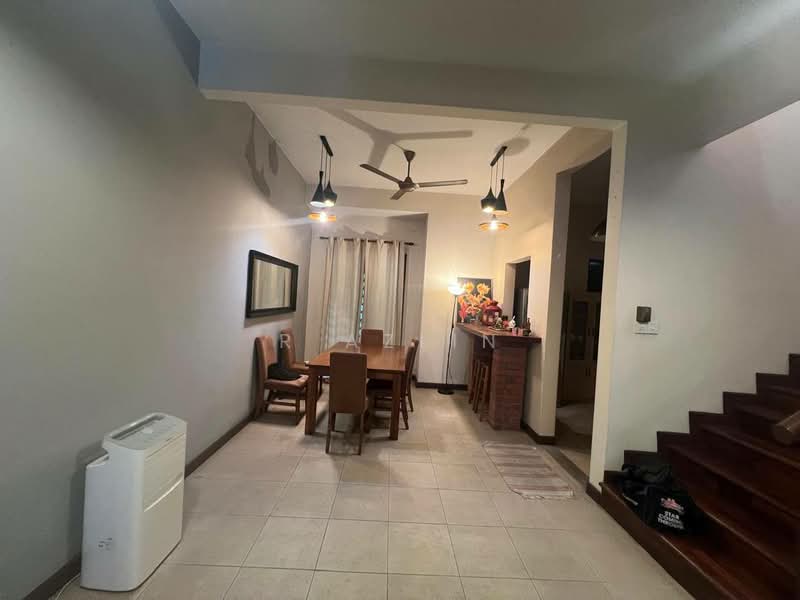 Rumah Teres untuk Dijual di Bukit Jelutong (Shah Alam) - R Azlin - Dining Room - PropertyGuru.com.my