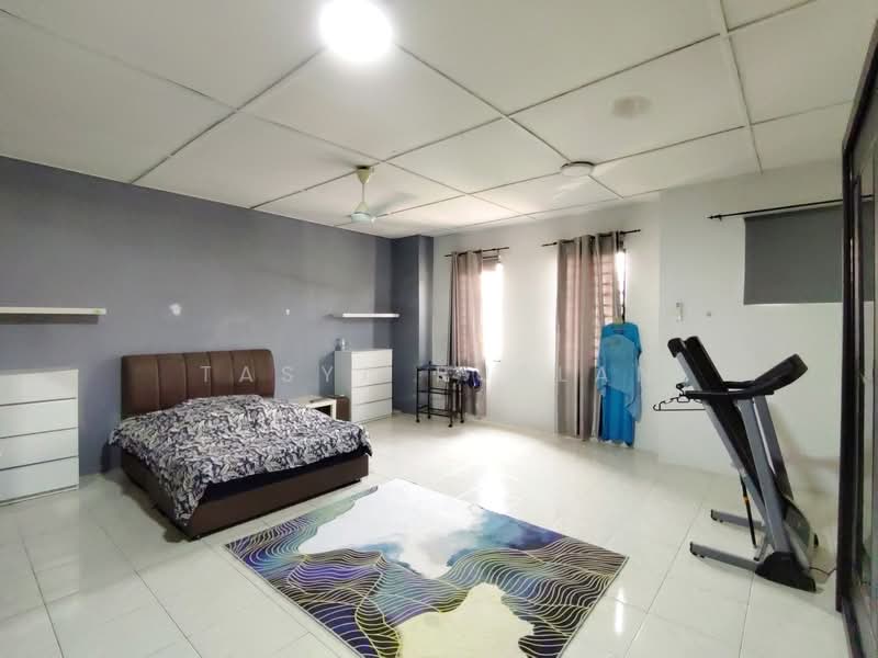 2-storey Terraced House for Sale in Bandar Nusaputra (Puchong) - Tasya Ruslan - Bedroom - PropertyGuru.com.my