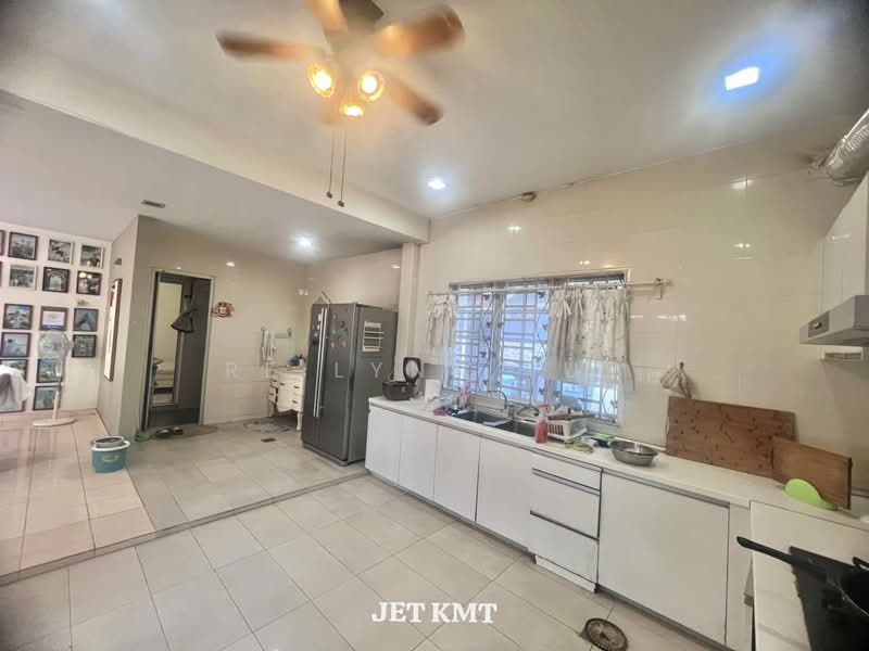 Terraced House for Sale in Seksyen 32, Kemuning Green Ville (Shah Alam) - Reilynn Tue - Kitchen - PropertyGuru.com.my