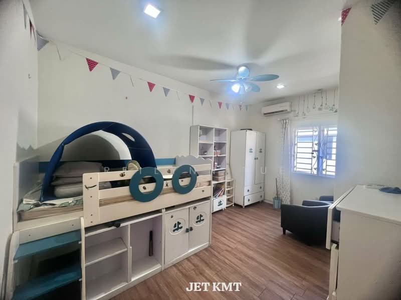 Terraced House for Sale in Seksyen 32, Kemuning Green Ville (Shah Alam) - Reilynn Tue - Bedroom - PropertyGuru.com.my