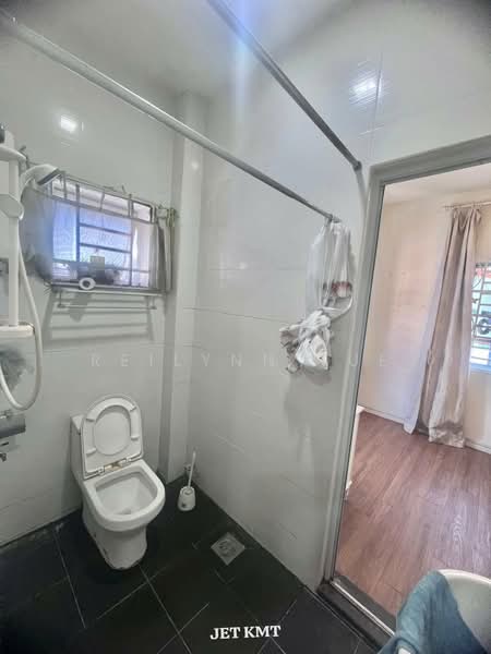 Terraced House for Sale in Seksyen 32, Kemuning Green Ville (Shah Alam) - Reilynn Tue - Bathroom - PropertyGuru.com.my