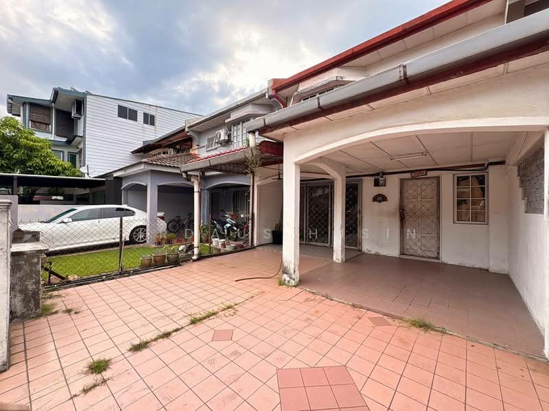2-storey Terraced House for Sale in TTDI Jaya (Shah Alam) - Firdaus Husin - Exterior - PropertyGuru.com.my