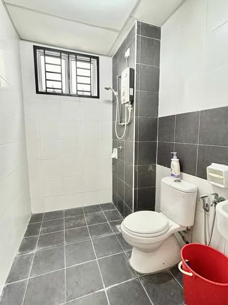 Apartment for Sale at D' Larkin Residence - David Lau - Bathroom - PropertyGuru.com.my