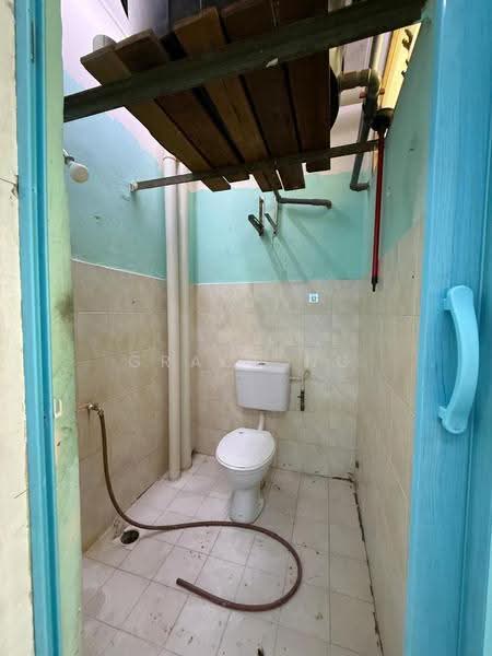 Rumah Flat untuk Dijual di Taman Tampoi Utama Flat - Grace Ng - Bathroom - PropertyGuru.com.my