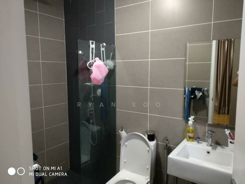 Service Residence for Sale at H2O Residences - Ryan Soo - Bedroom 1 Bathroom - PropertyGuru.com.my