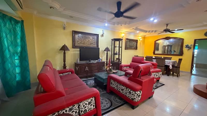 Rumah Teres 2 Tingkat untuk Dijual di Bukit Jelutong (Shah Alam) - Tasya Ruslan - Living Room - PropertyGuru.com.my