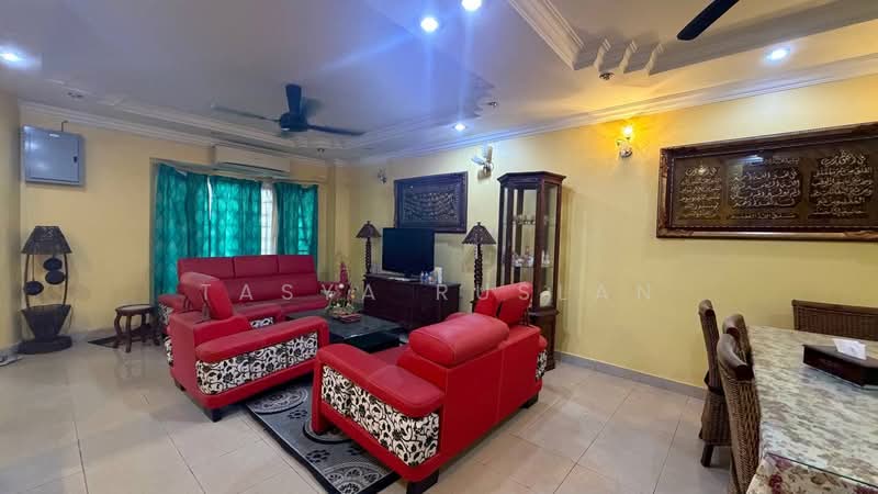Rumah Teres 2 Tingkat untuk Dijual di Bukit Jelutong (Shah Alam) - Tasya Ruslan - Living Room - PropertyGuru.com.my