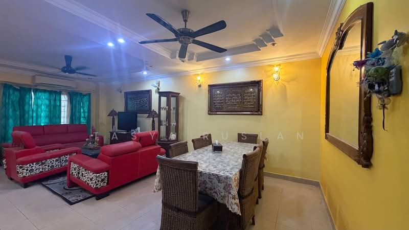 Rumah Teres 2 Tingkat untuk Dijual di Bukit Jelutong (Shah Alam) - Tasya Ruslan - Living Room - PropertyGuru.com.my