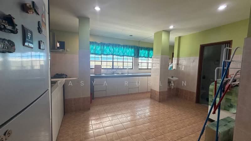 Rumah Teres 2 Tingkat untuk Dijual di Bukit Jelutong (Shah Alam) - Tasya Ruslan - Kitchen - PropertyGuru.com.my