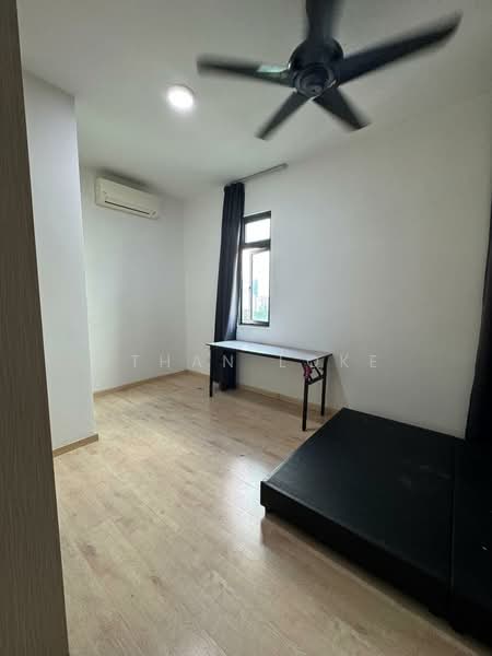 Kondominium untuk Disewa di Parkhill Residence - Ethan Loke - Bedroom - PropertyGuru.com.my