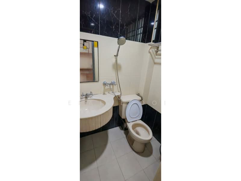 Rumah Teres 3 Tingkat untuk Dijual di Bukit Jambul (Penang) - Elaine Ooi - Bathroom - PropertyGuru.com.my