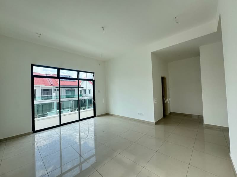 Cluster House for Sale in Taman Mount Austin (Tebrau) - Jennie Chew - Living Room - PropertyGuru.com.my
