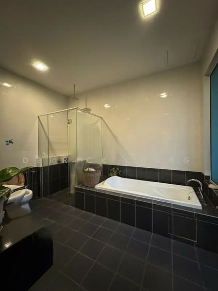 Bungalow House untuk Dijual di Batu 9 (Cheras) - Derrick Chong - Bathroom - PropertyGuru.com.my