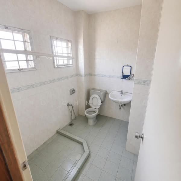 2-storey Terraced House for Sale in TAMAN PUCHONG UTAMA (Puchong) - Kho Chng Guan - Bathroom - PropertyGuru.com.my